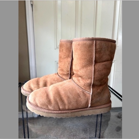 UGG Classic Short II Pull-On Suede Boots in Chestnut EUC/sz 9 - Picture 1 of 12